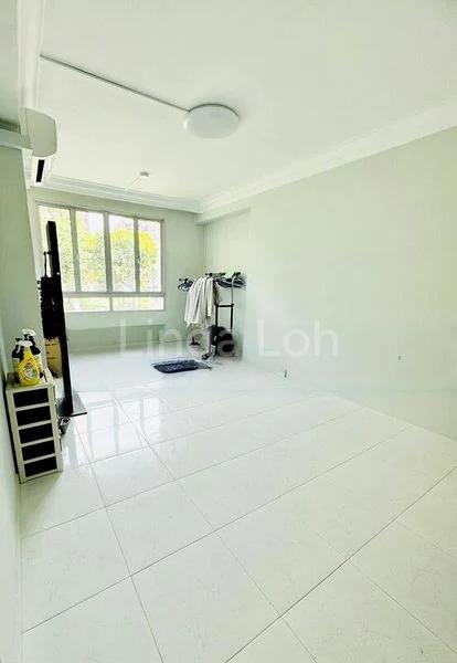 Executive HDB for Rent in  311 Tampines Street 33 - Image 3